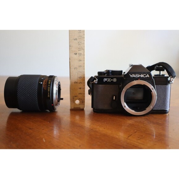 Yashica FX-3 35mm Film SLR Camera with DSB 135mm Lens Japan For Parts/Repair - Picture 2 of 13